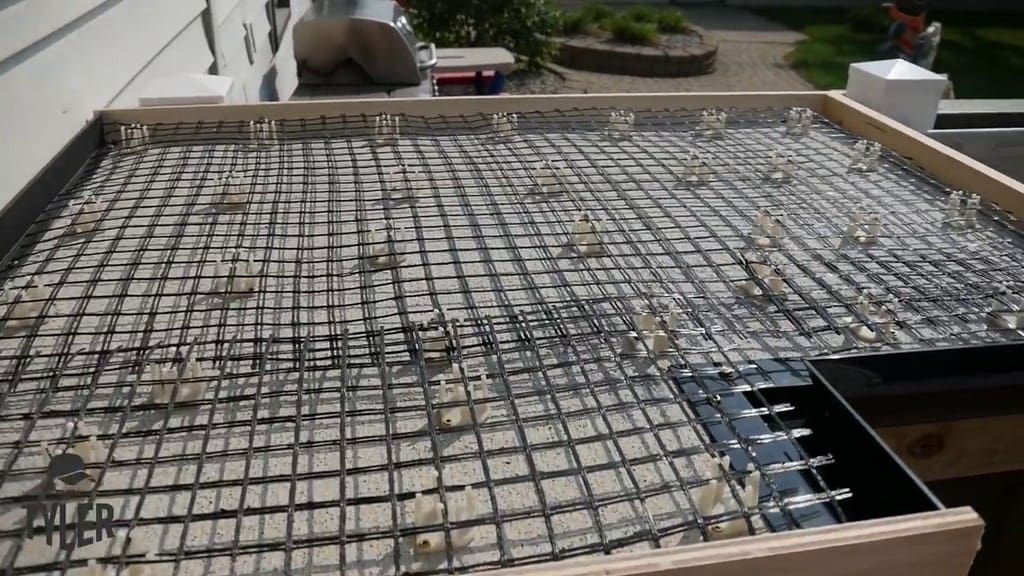fastening z fiberglass mesh for DIY concrete